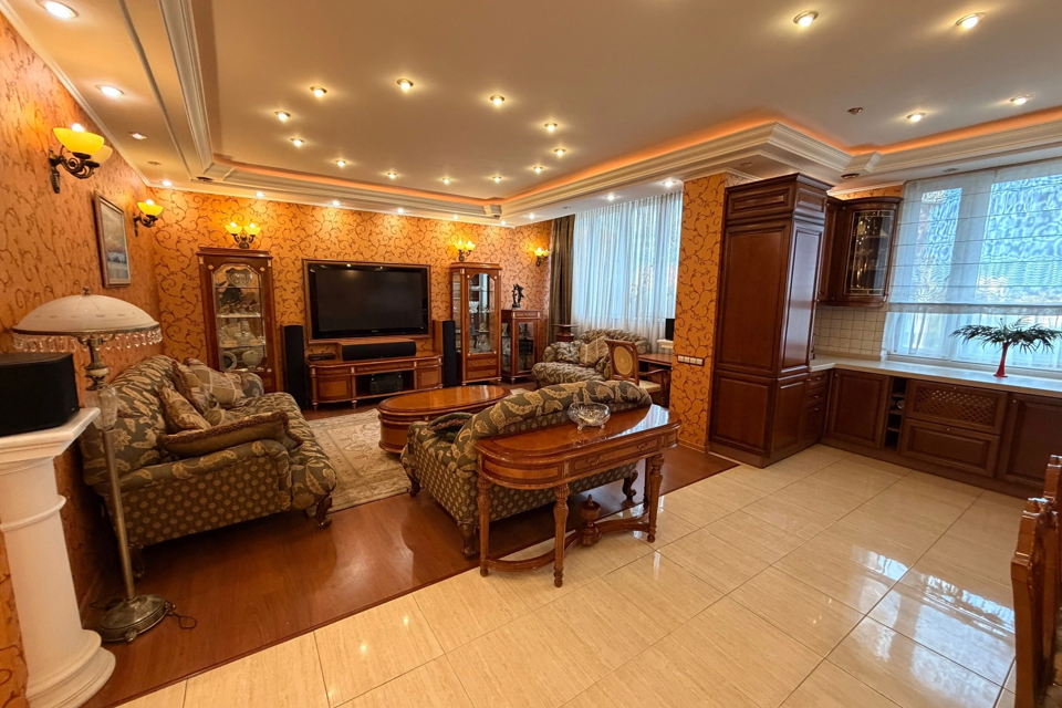 Продаётся 2-комнатная квартира, 82 м²