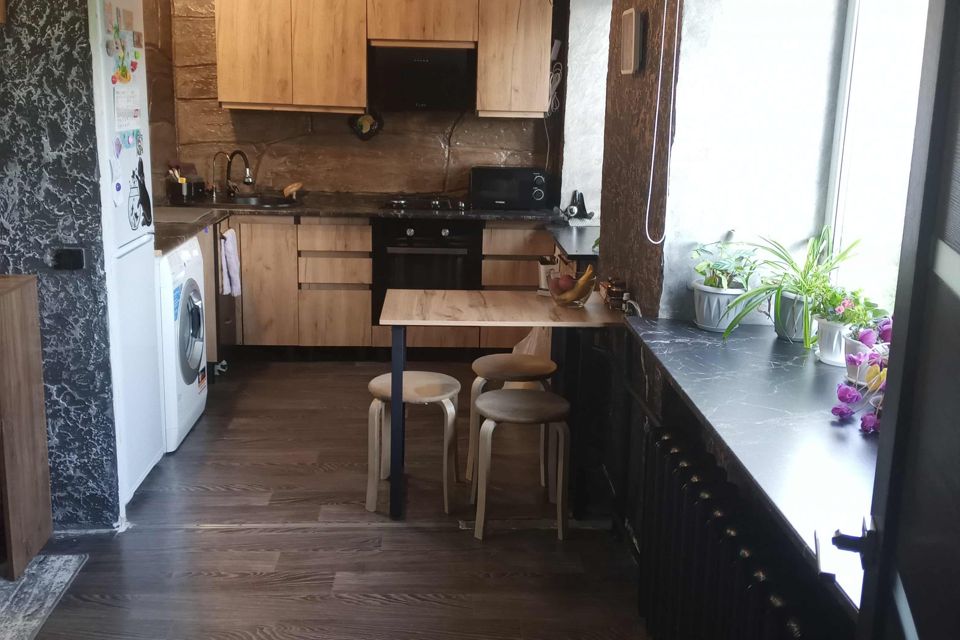Продаётся 3-комнатная квартира, 42.3 м²