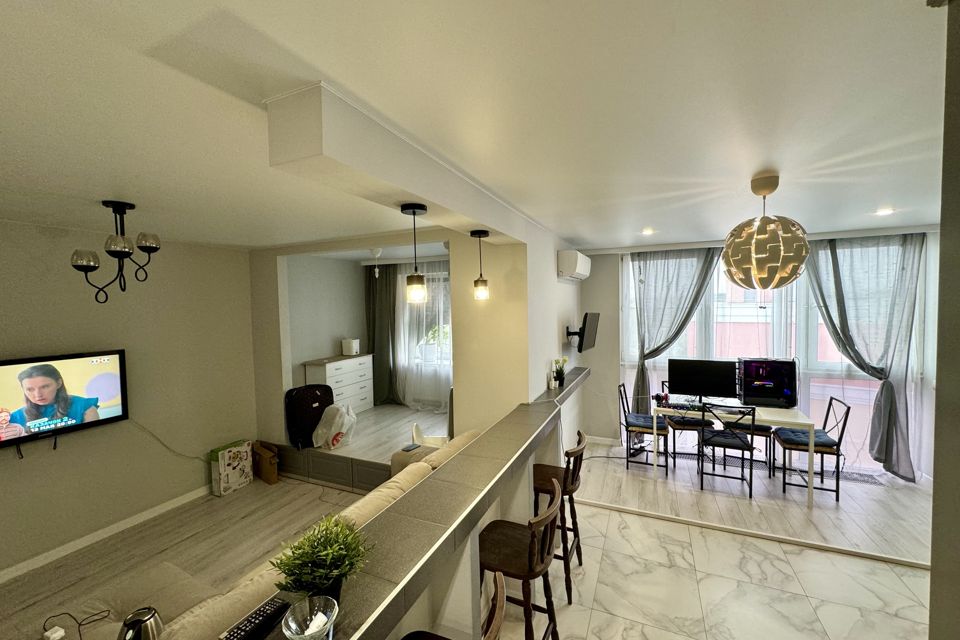 Продаётся 1-комнатная квартира, 42 м²