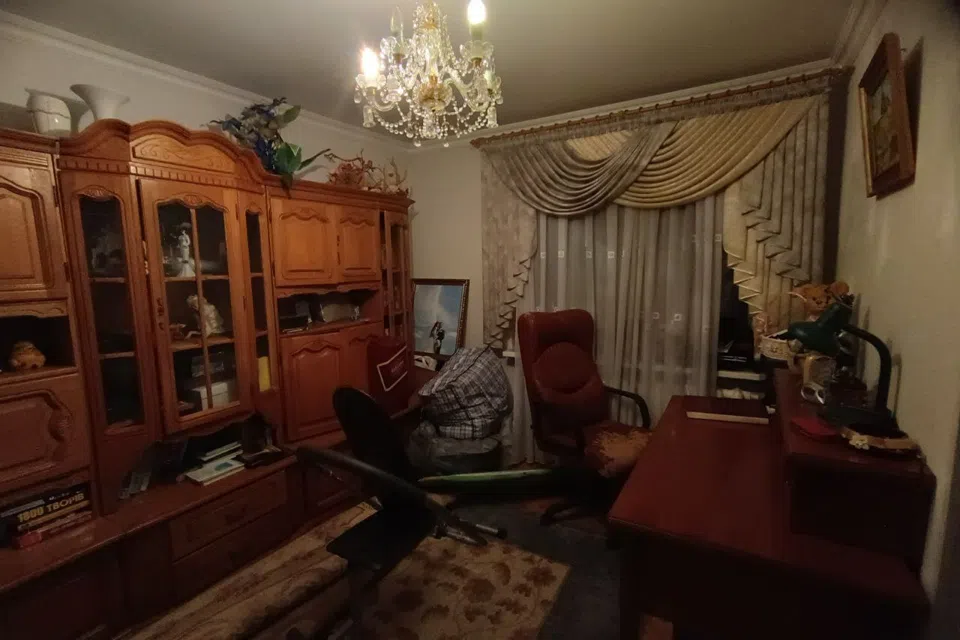 Продаётся 5-комнатная квартира, 185 м²