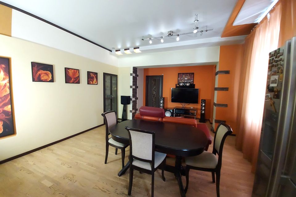 Продаётся 4-комнатная квартира, 98.6 м²