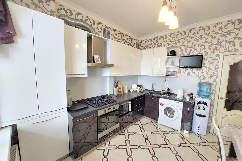 Продаётся 1-комнатная квартира, 56 м²
