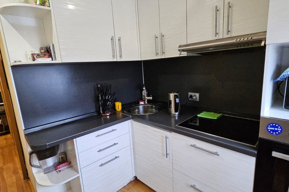 Продаётся 4-комнатная квартира, 60.2 м²