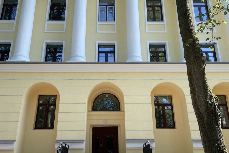Продаётся 3-комнатная квартира, 104 м²