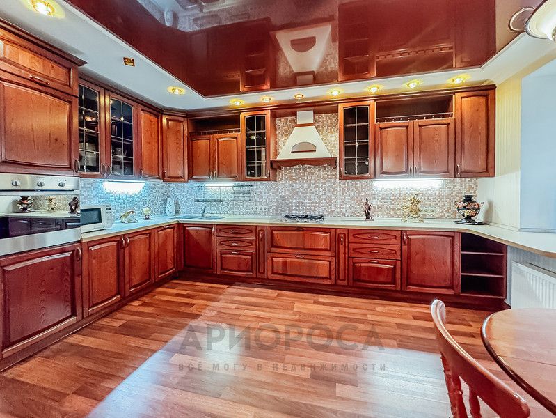 Продаётся 3-комнатная квартира, 128.2 м²