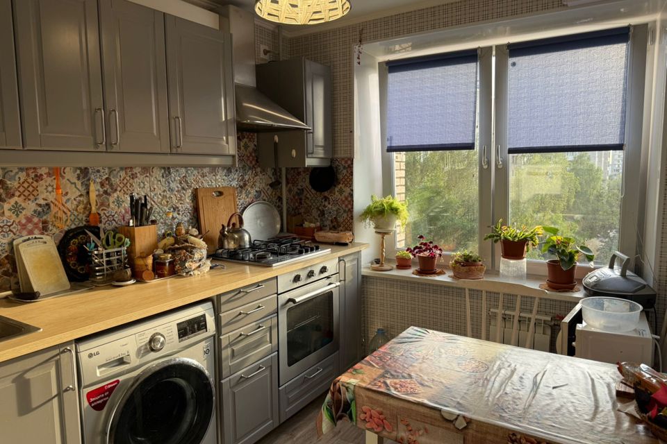 Продаётся 3-комнатная квартира, 63.7 м²