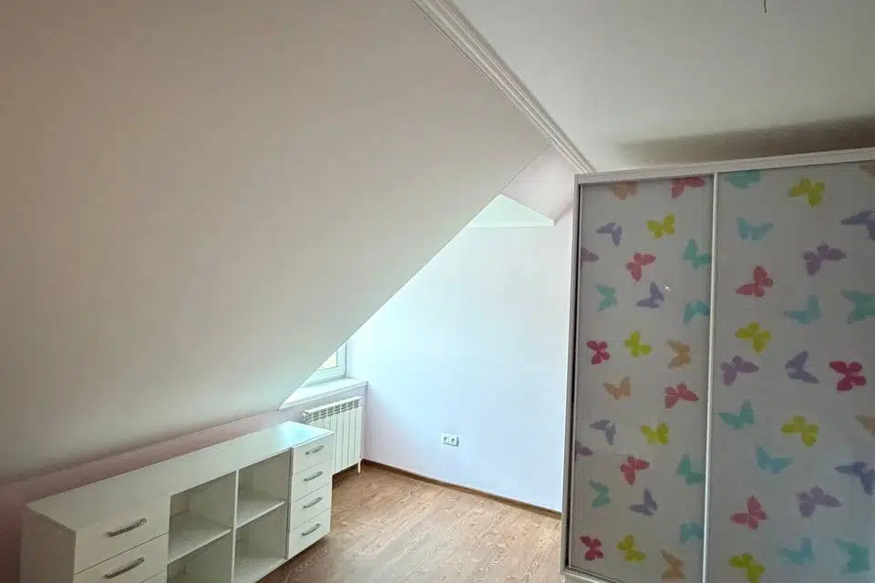 Продаётся 4-комнатная квартира, 120 м²