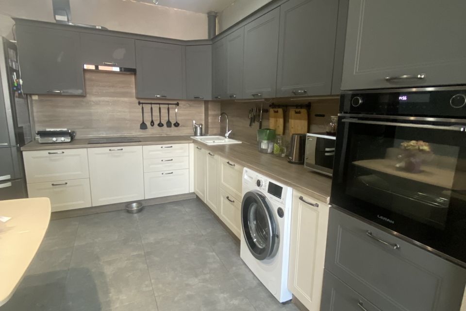 Продаётся 3-комнатная квартира, 63.7 м²