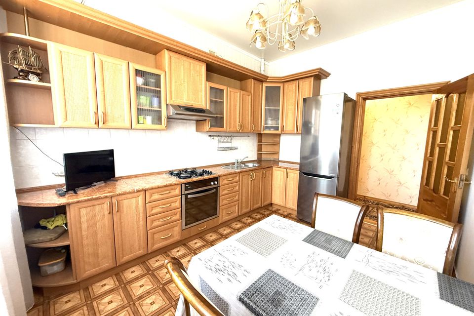 Продаётся 3-комнатная квартира, 102.8 м²