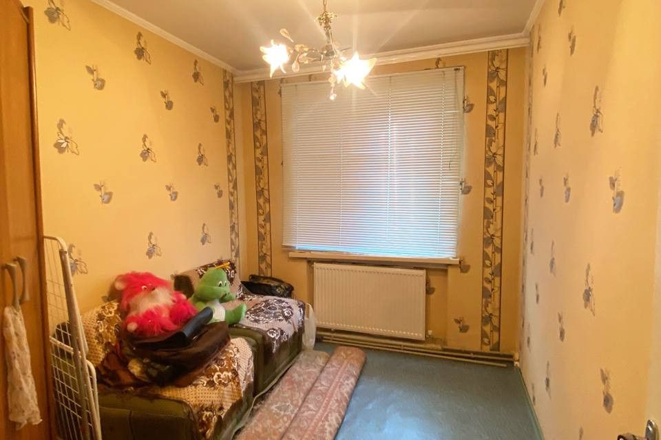 Продаётся 4-комнатная квартира, 61 м²