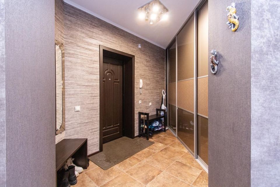 Продаётся 4-комнатная квартира, 121.7 м²