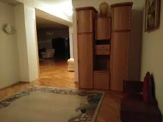 Продаётся 4-комнатная квартира, 292.9 м²
