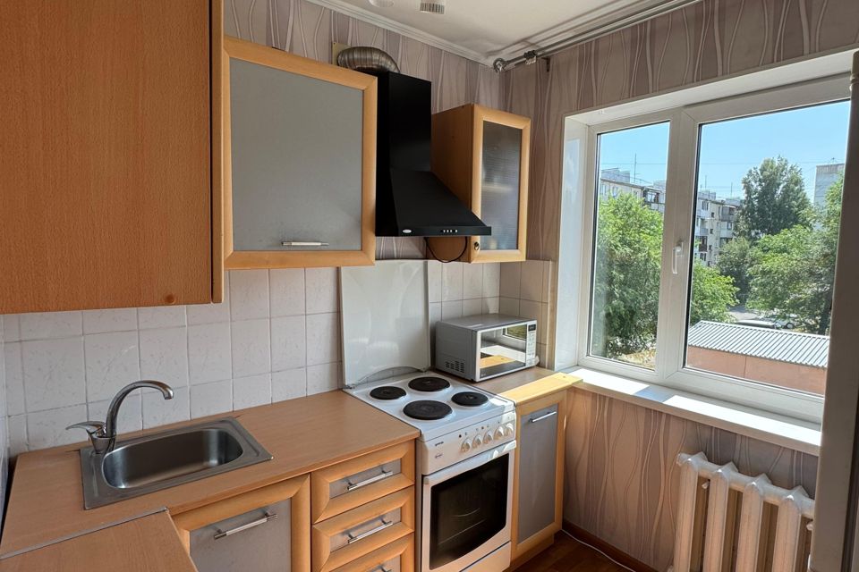 Продаётся 3-комнатная квартира, 61.7 м²