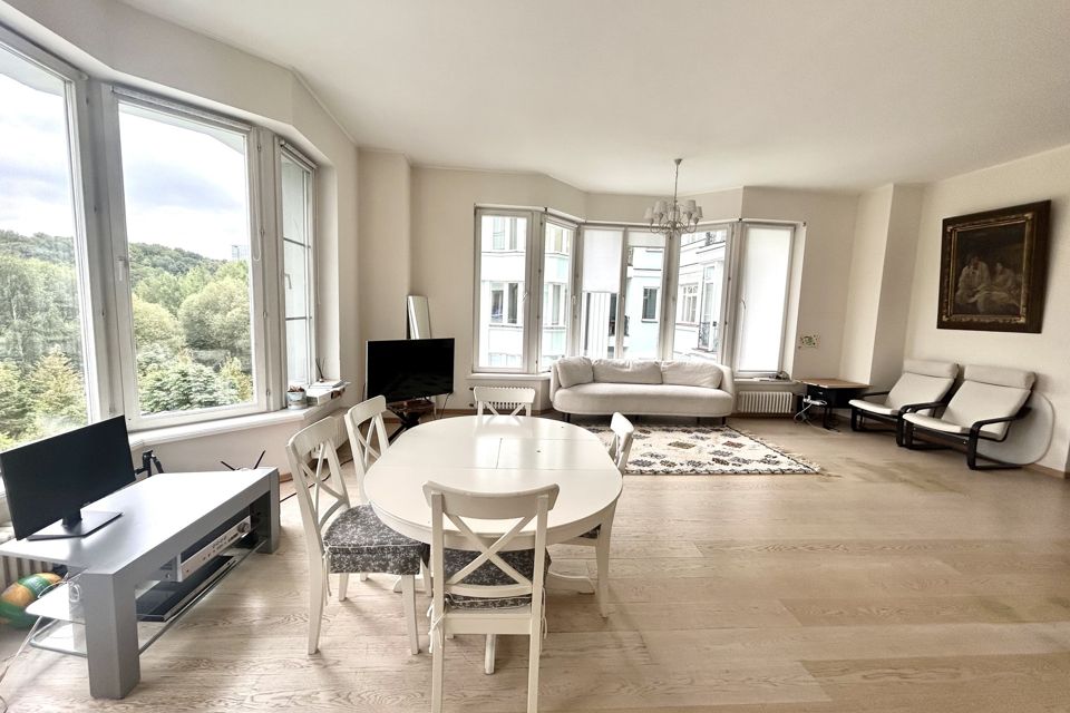 Продаётся 4-комнатная квартира, 280 м²