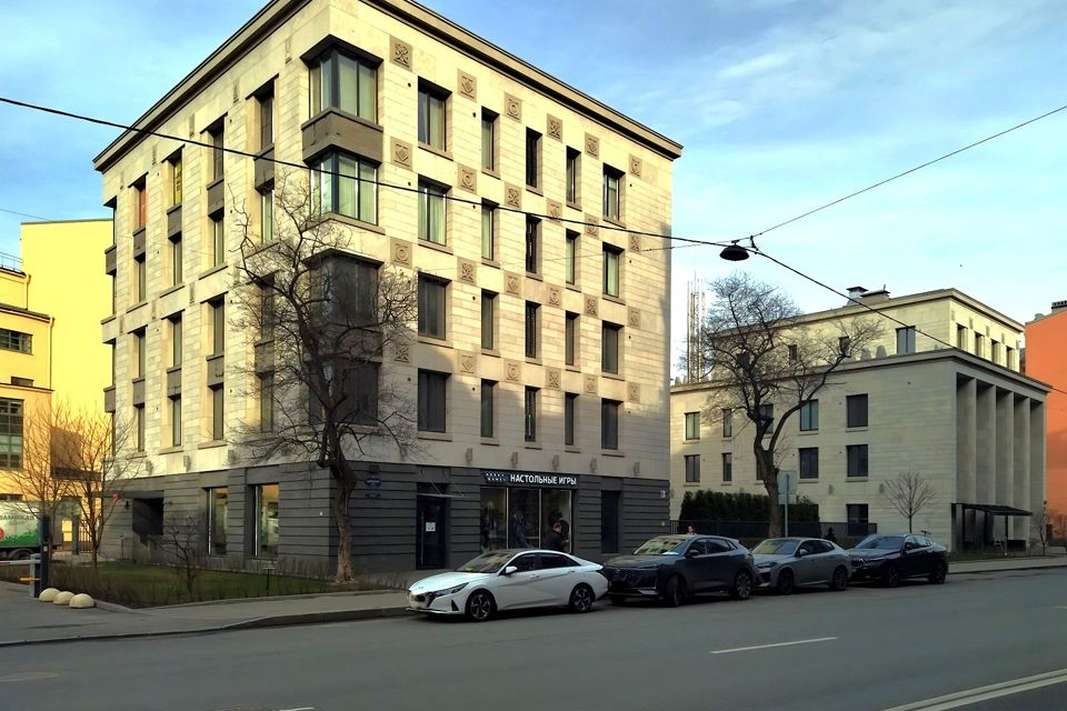 Продаётся 3-комнатная квартира, 135.4 м²