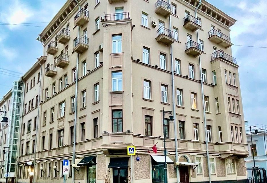 Продаётся 4-комнатная квартира, 175.6 м²