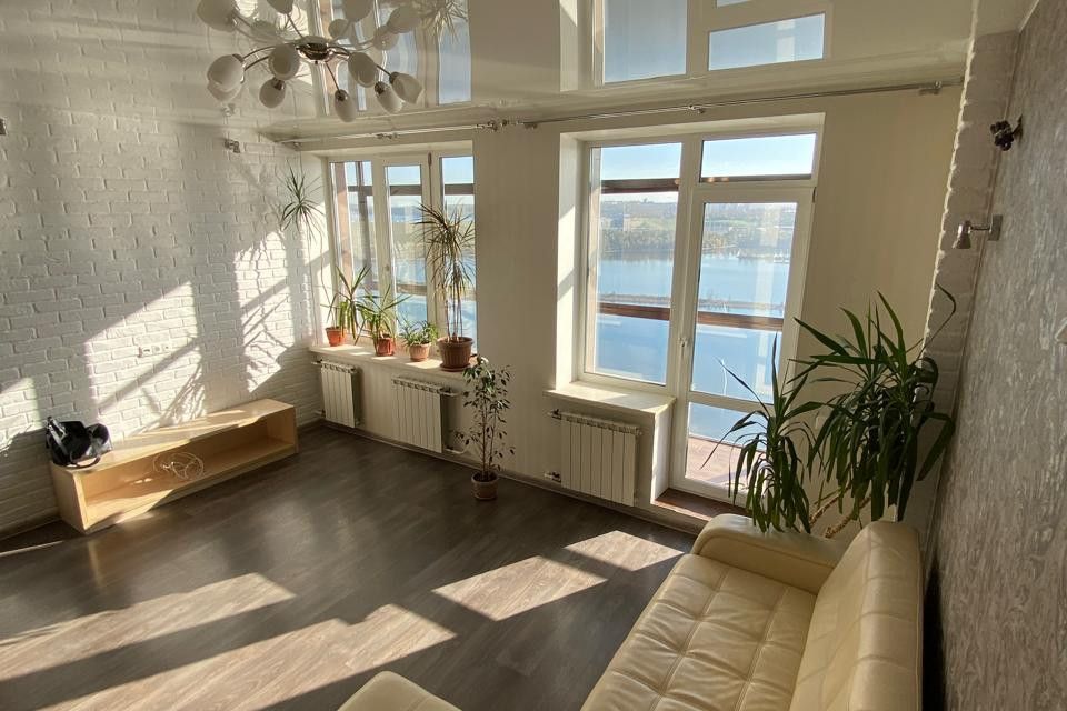 Продаётся 4-комнатная квартира, 226 м²