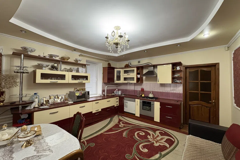 Продаётся 2-этажный дом, 360 м²