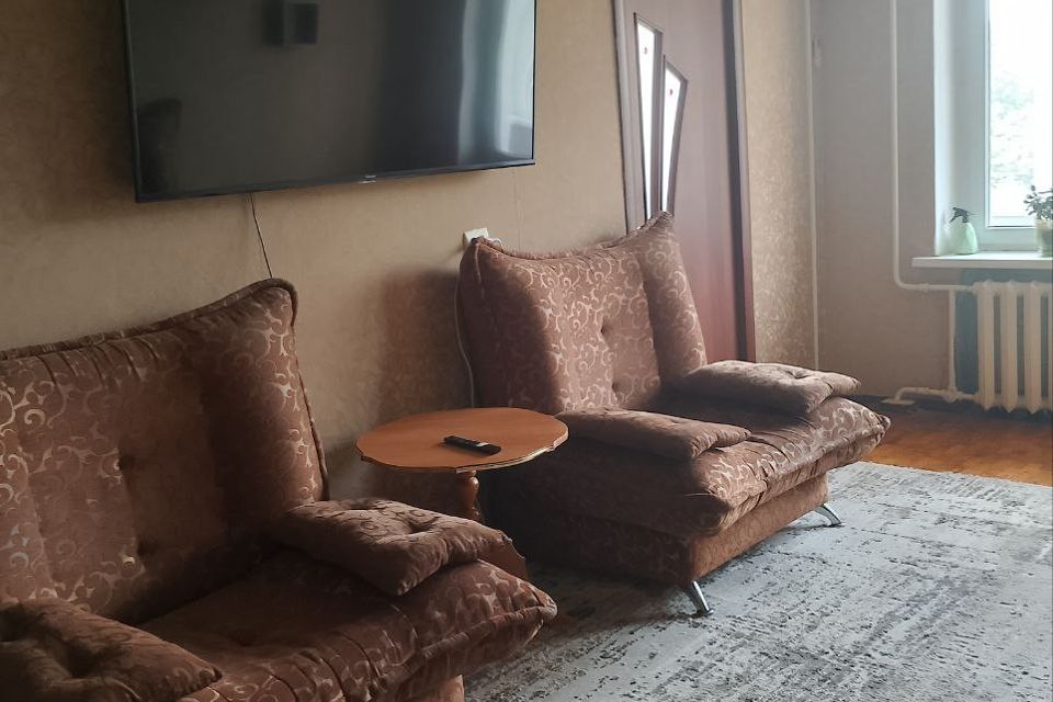 Продаётся 4-комнатная квартира, 61.3 м²
