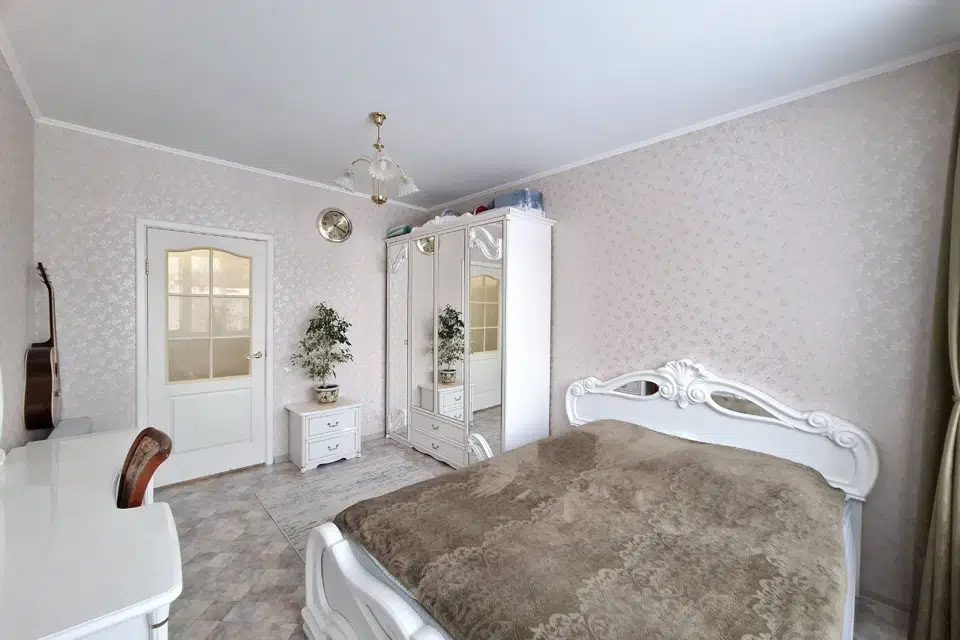 Продаётся 4-комнатная квартира, 79.4 м²