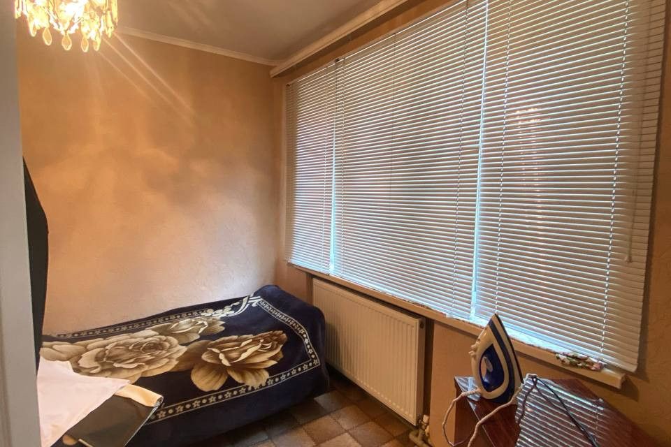 Продаётся 4-комнатная квартира, 61 м²