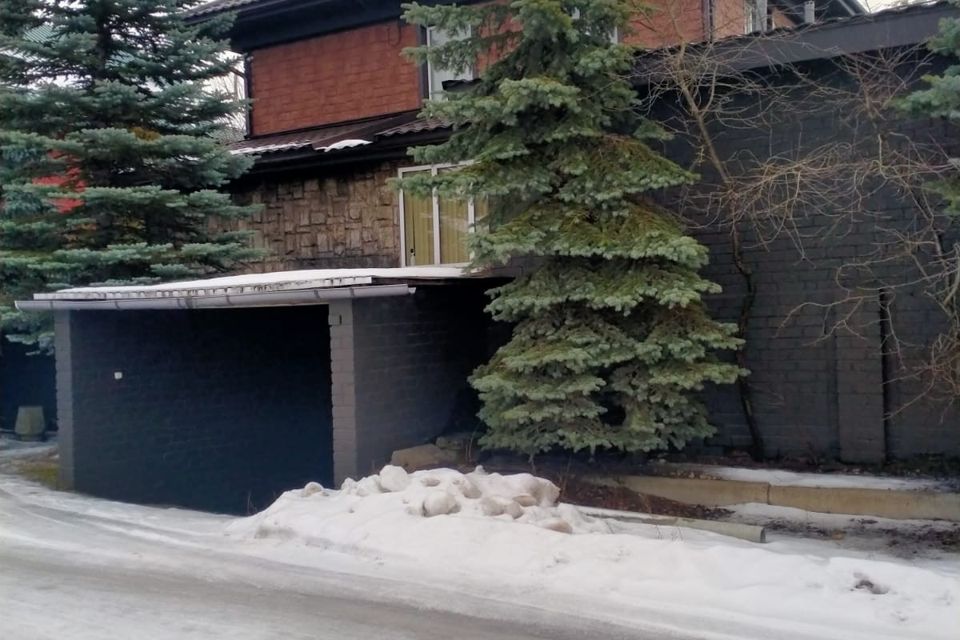 Продаётся 3-этажный дом, 289.8 м²