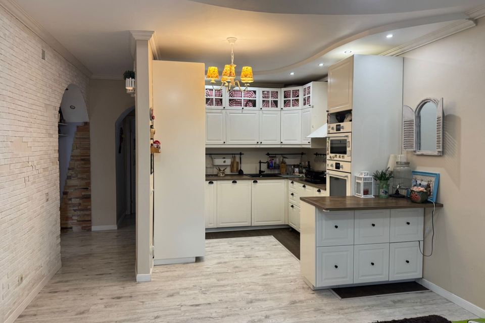 Продаётся 2-комнатная квартира, 67.9 м²
