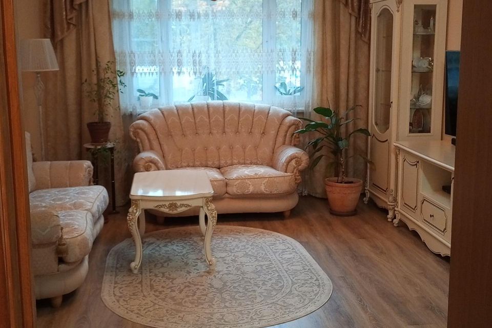Продаётся 4-комнатная квартира, 82 м²