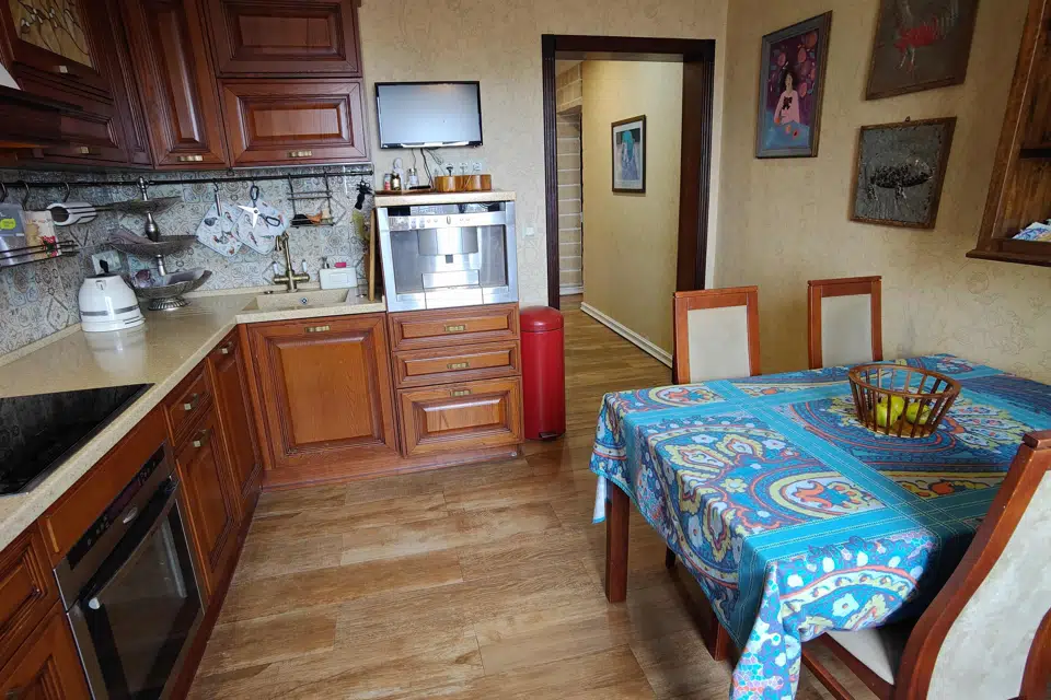 Продаётся 4-комнатная квартира, 120 м²