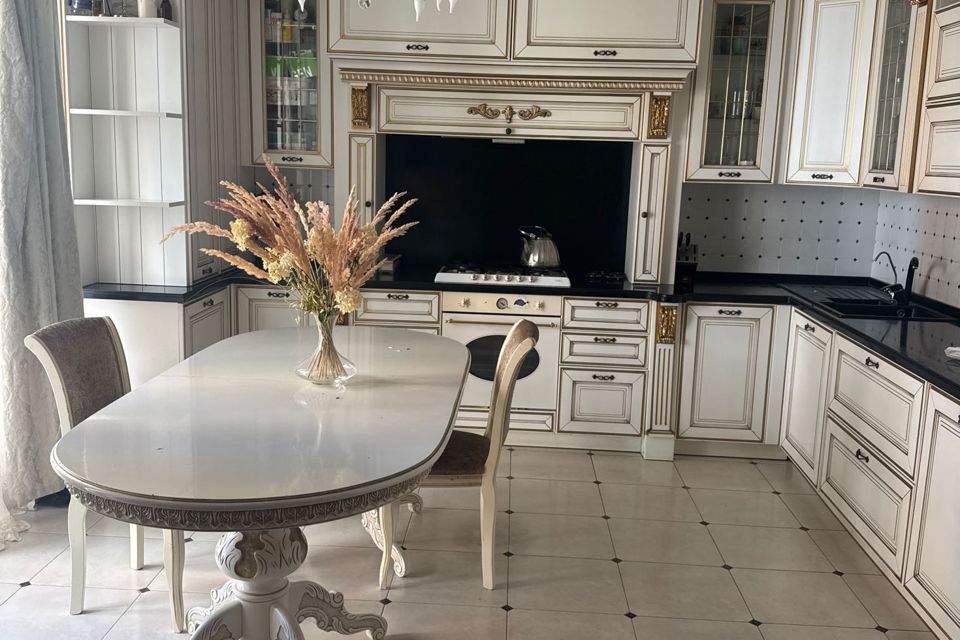 Продаётся 3-комнатная квартира, 106.2 м²