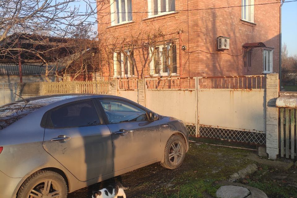 Продаётся 3-этажный дом, 168 м²