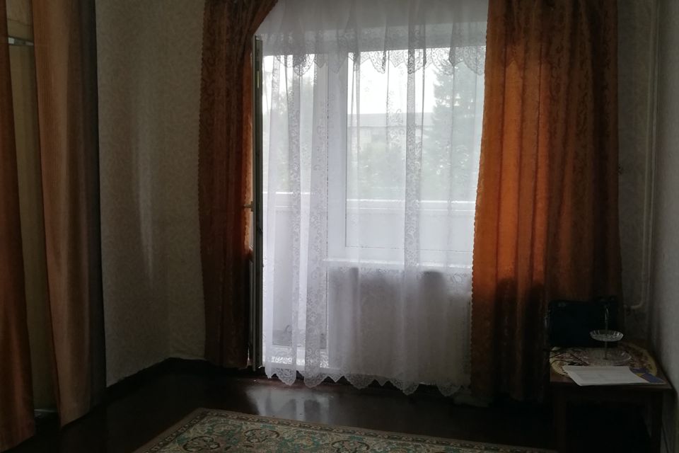 Продаётся 3-комнатная квартира, 48.4 м²