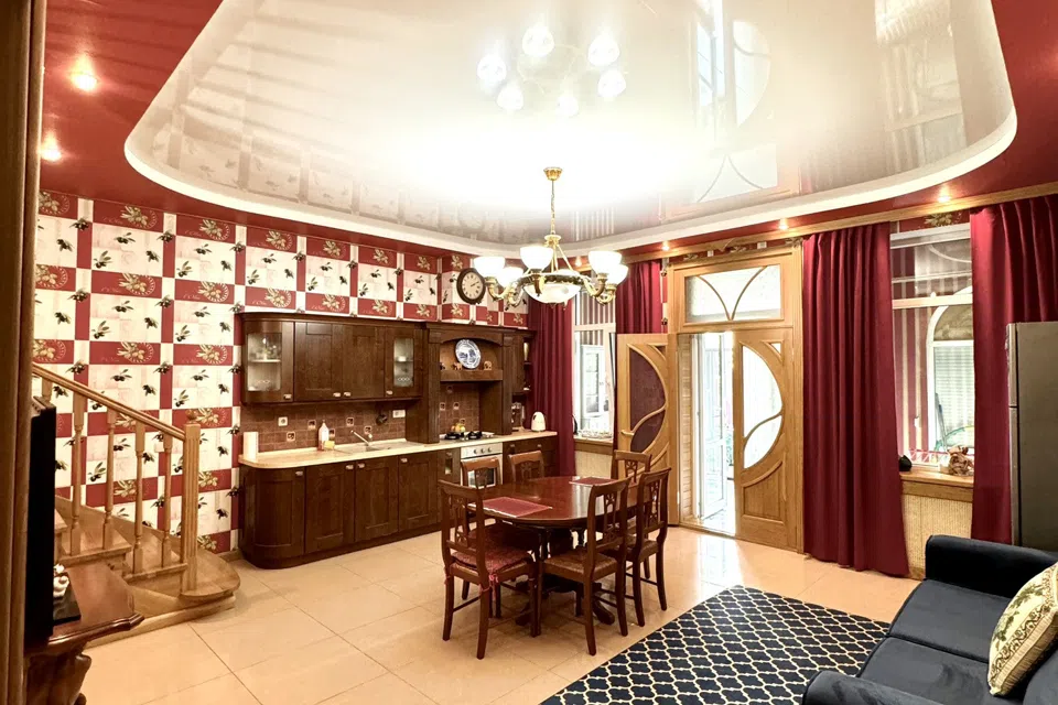 Продаётся таунхаус, 3-эт., 220 м²