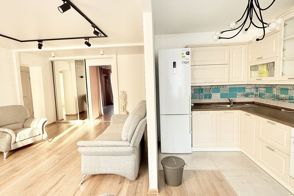 Продаётся 4-комнатная квартира, 77 м²