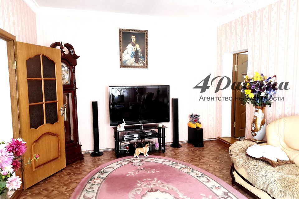 Продаётся 3-этажный дом, 400 м²