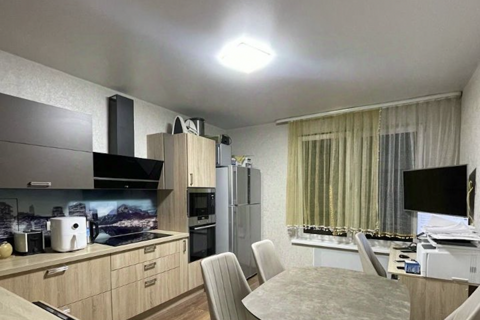 Продаётся 4-комнатная квартира, 120 м²