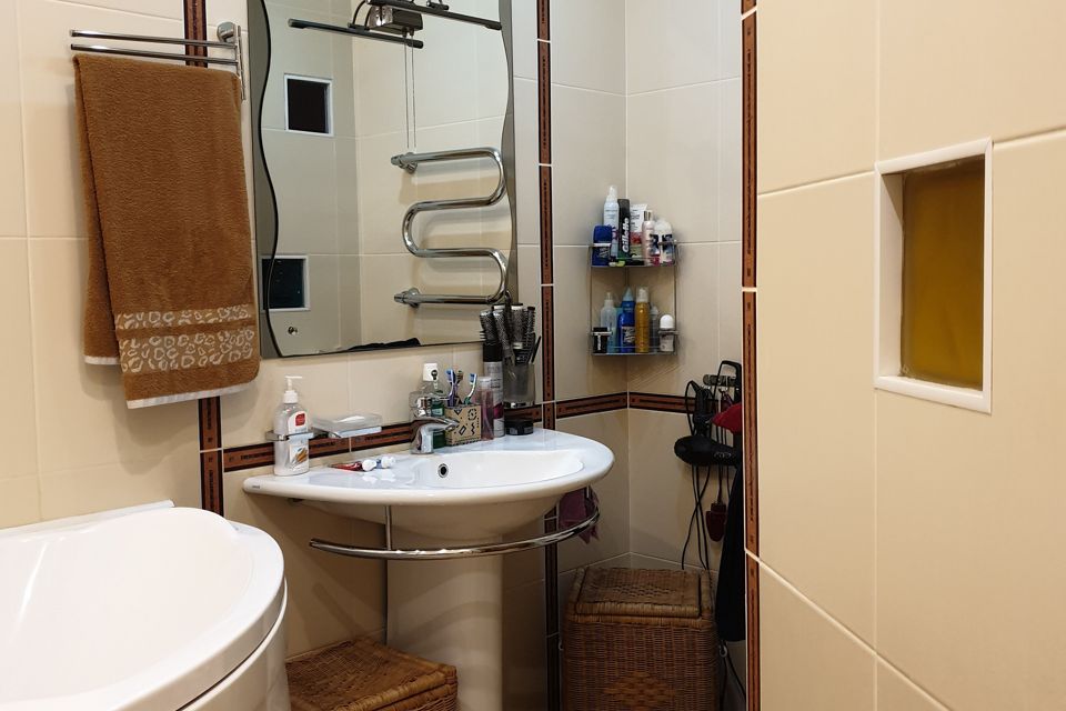 Продаётся 4-комнатная квартира, 107 м²