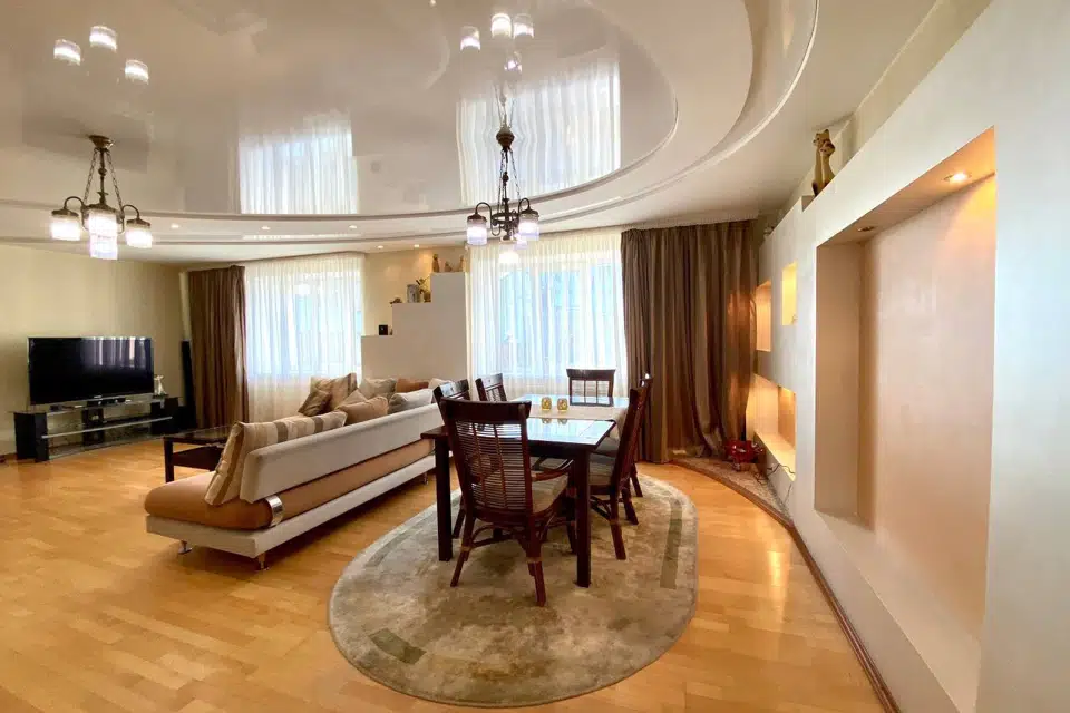 Продаётся 3-этажный дом, 332 м²