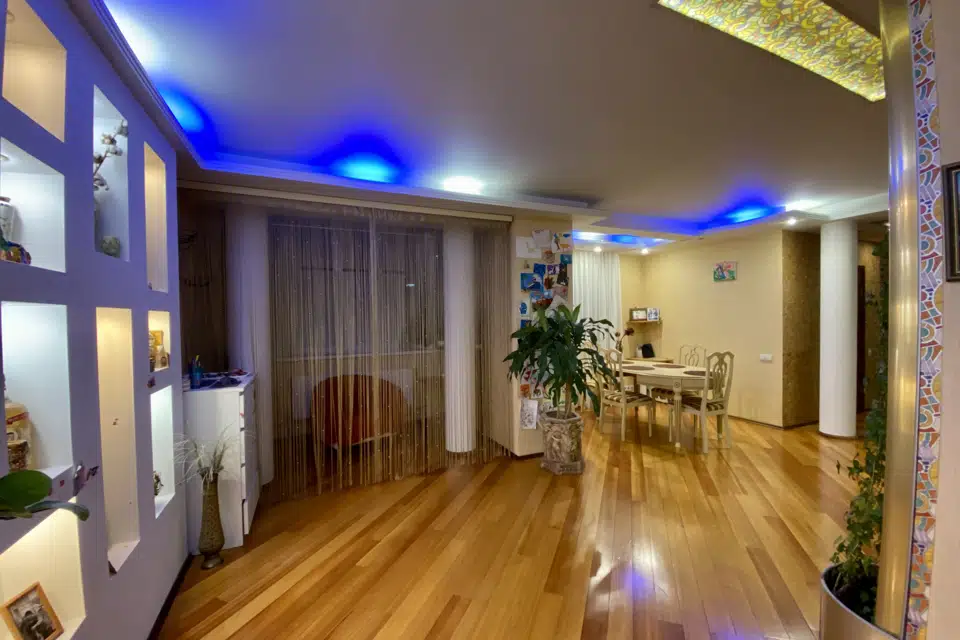 Продаётся таунхаус, 3-эт., 262 м²