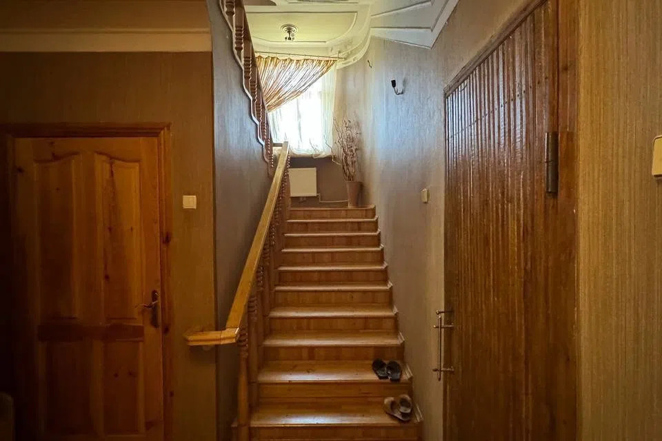 Продаётся 3-этажный дом, 438 м²