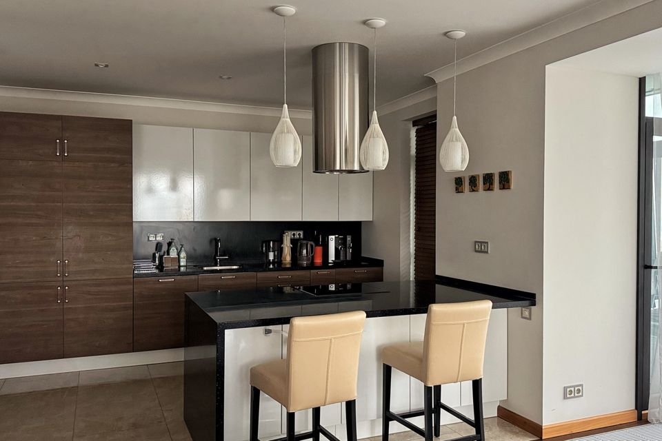 Продаётся 3-комнатная квартира, 155.2 м²