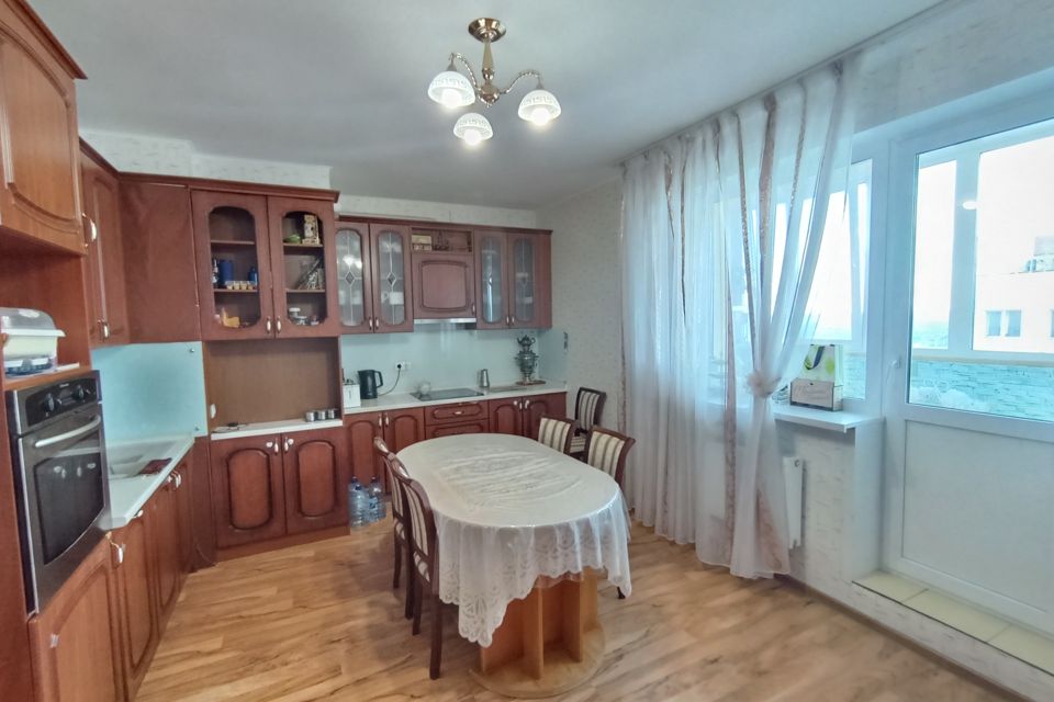 Продаётся 3-комнатная квартира, 150 м²