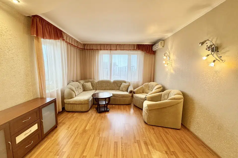 Продаётся 4-комнатная квартира, 100 м²