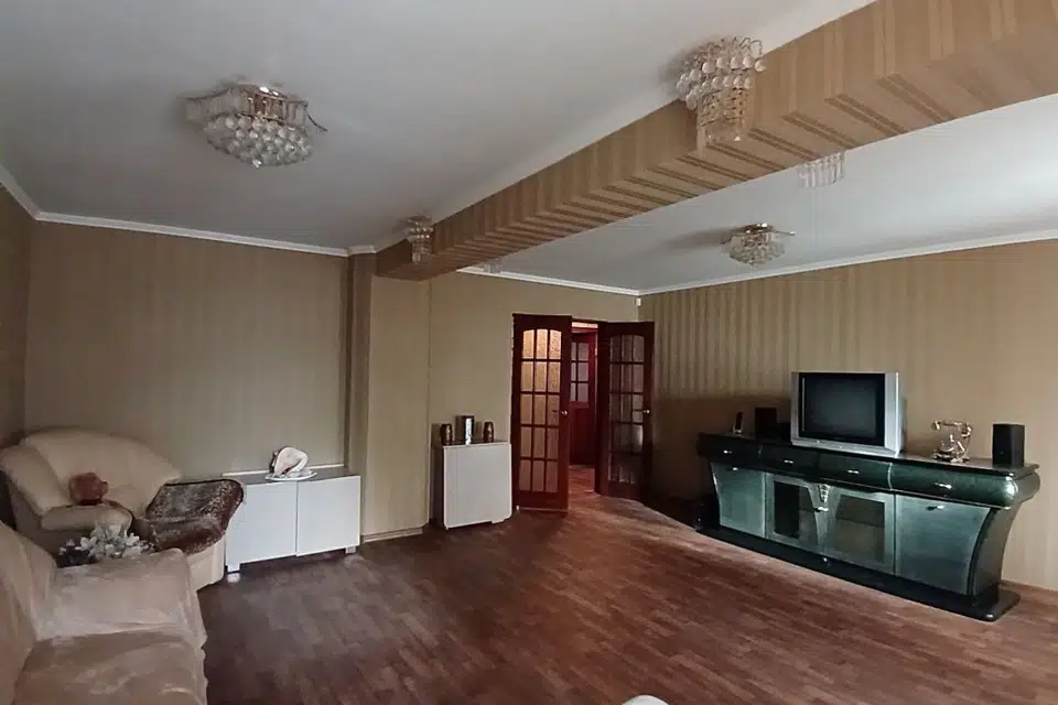 Продаётся 4-комнатная квартира, 117.3 м²