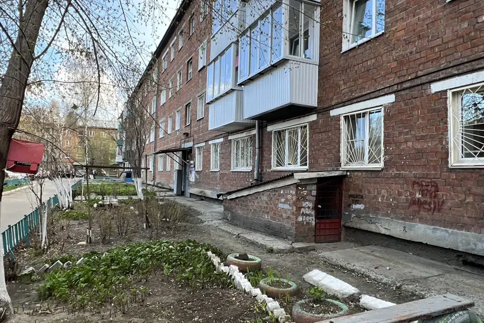 Продаётся 4-комнатная квартира, 63.6 м²