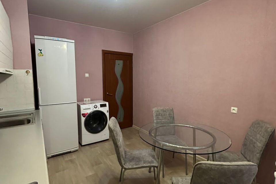 Продаётся 4-комнатная квартира, 82 м²