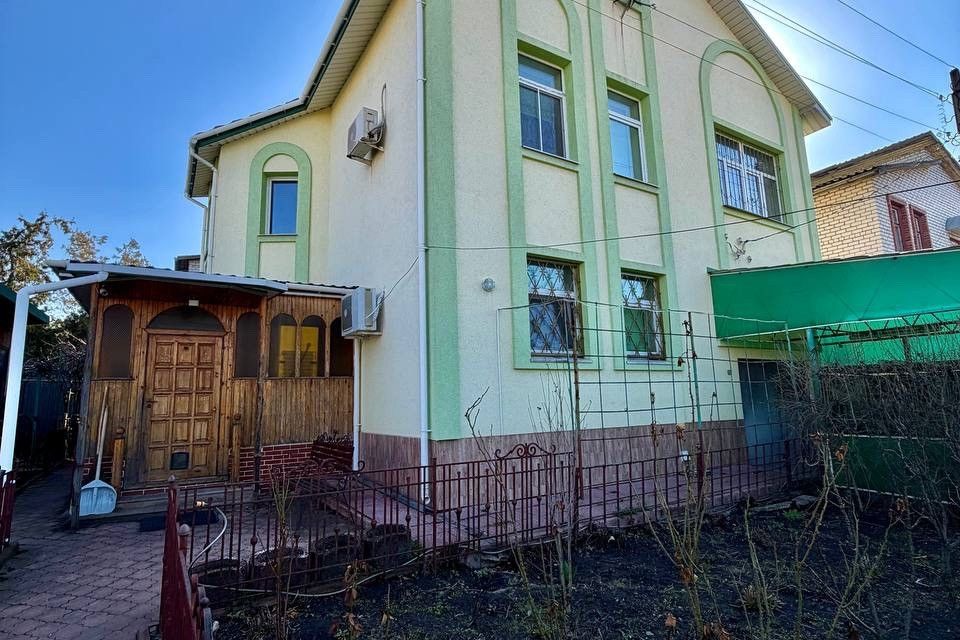 Продаётся 2-этажный дом, 300 м²