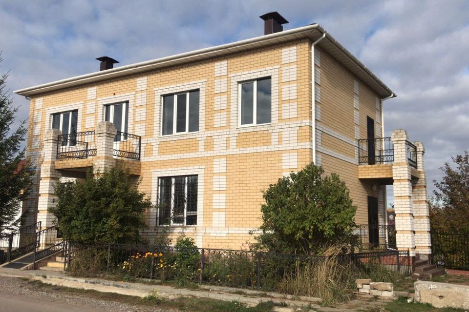 Продаётся 4-комнатная квартира, 221.3 м²