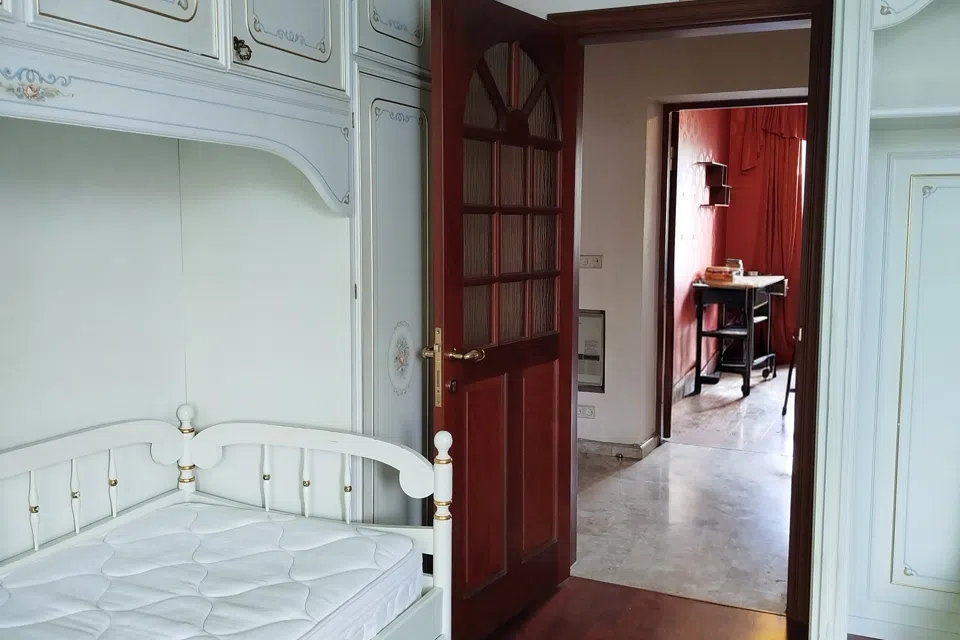 Продаётся 4-комнатная квартира, 213 м²