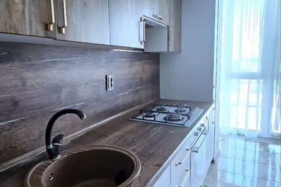 Продаётся 4-комнатная квартира, 82 м²